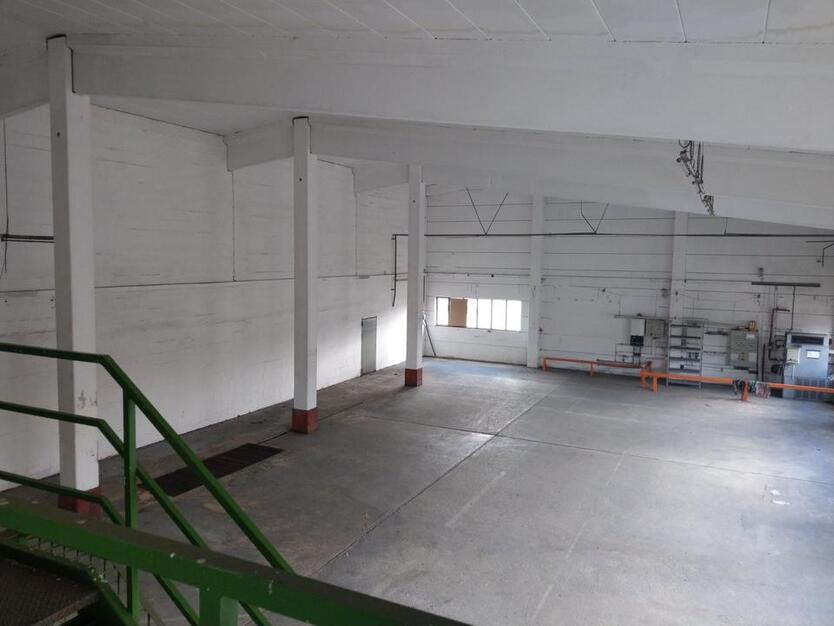 Halle mit ca. 700 m² in einem Gewerbegebiet zwischen Denkendorf und Beilngries