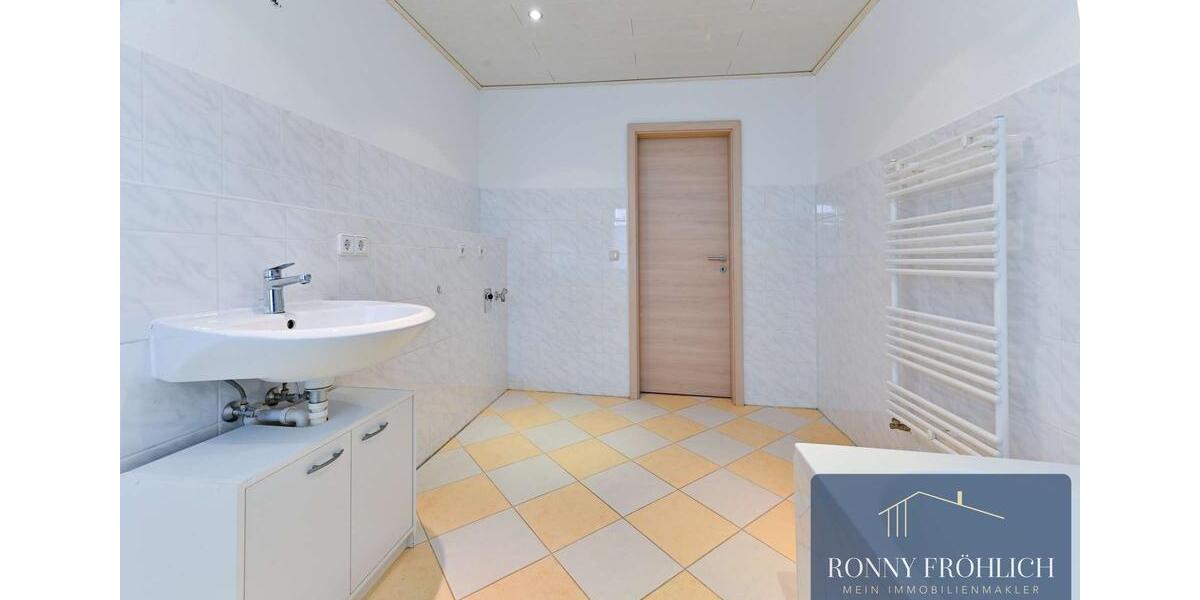 XL 5-Raum-Wohnung in Lauter-Bernsbach mit Einbauküche und viel Platz zu Mieten 5 zimmer