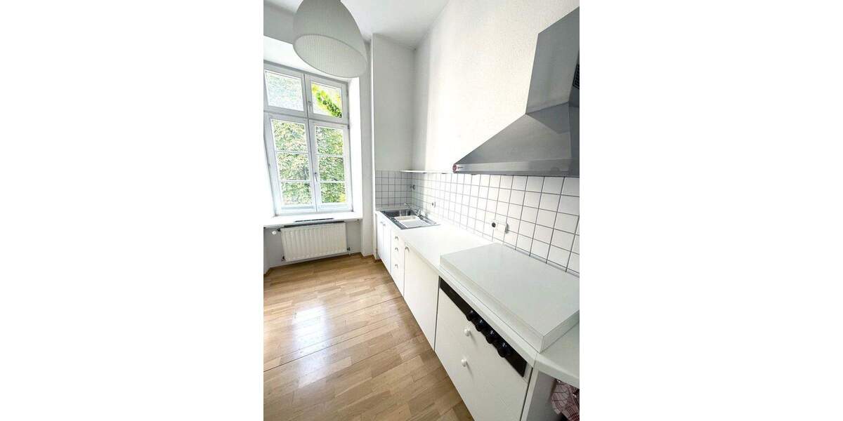 Lehel am Isartor. Zentrale Bestlage. Neu hochwertig möblierte 4 Zimmer. Großer Garten. Ab 3 Monate 4 zimmer