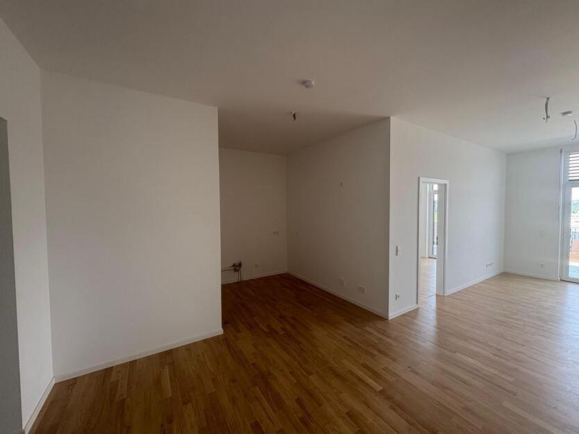 Neubau: 2,5-Zimmer-Wohnung in Aalen mit EBK, Balkon & Carport