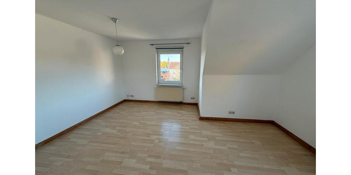 Dachgeschoßwohnung Amberg - 3.5 Zimmer, 90 m&sup2;, 700&euro; | Angebot:26321361