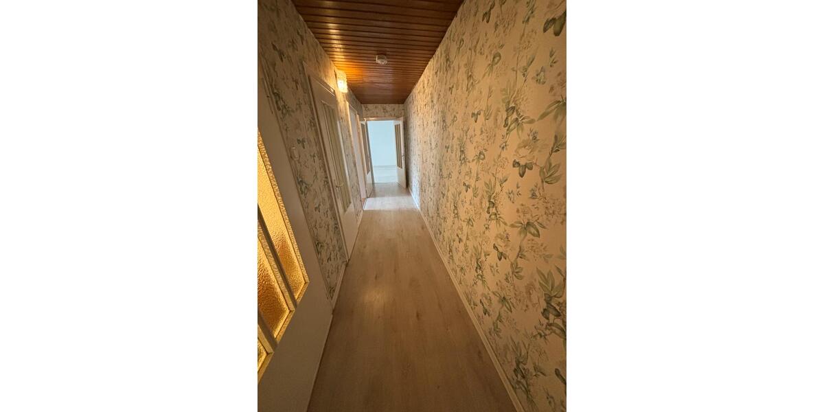 Dachgeschoßwohnung Bad Karlshafen - 3 Zimmer, 87 m&sup2;, 460&euro; | Angebot:25022403