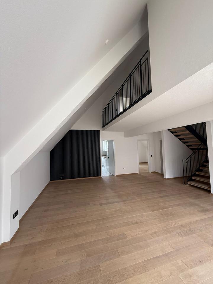 Penthouse frisch renoviert mit Parkplätzen zu vermieten