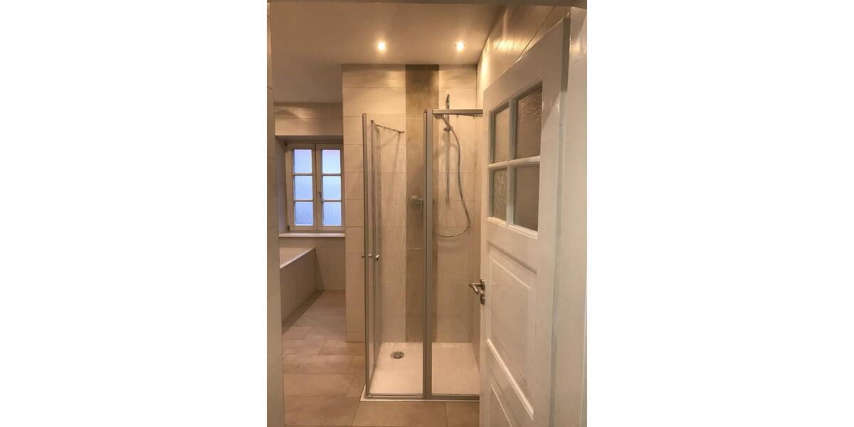 Renovierte Wohnung (Erstbezug Parterrre mit Garten und Balkon) 5 zimmer