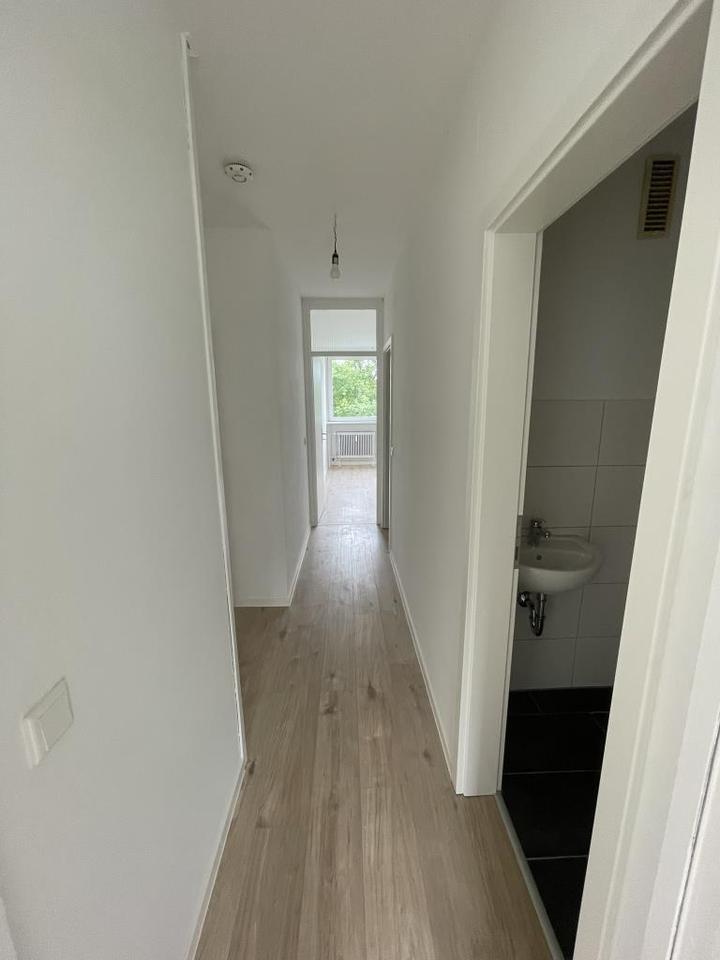 **FRISCH RENOVIERTE 3-ZIMMERWOHNUNG MIT BALKON** zimmer