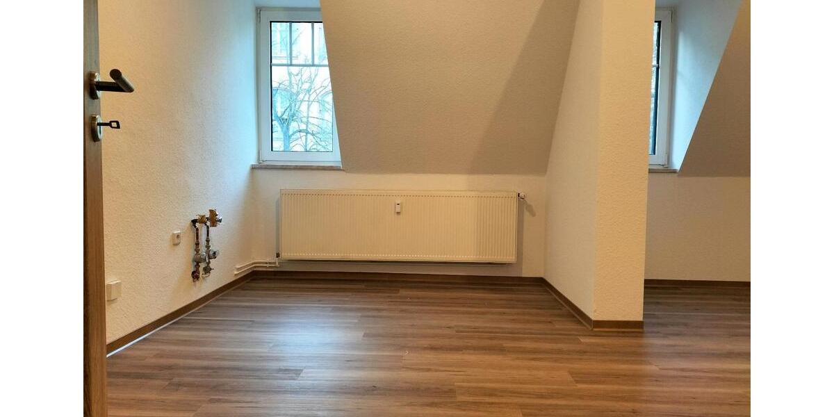 Dachgeschoßwohnung Crimmitschau - 2 Zimmer, 45 m&sup2;, 427&euro; | Angebot:24853459