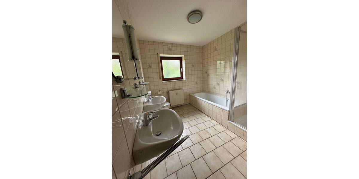 Etagenwohnung Puschendorf - 5 Zimmer, 134 m&sup2;, 1.200&euro; | Angebot:26486720