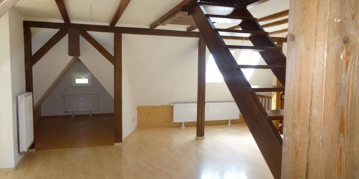 Individuelle 4 12-Zimmer-Dachgeschosswohnung über 2 Etagen mit Balkon in zentraler Wohnlage von Rudolstadt 5 zimmer