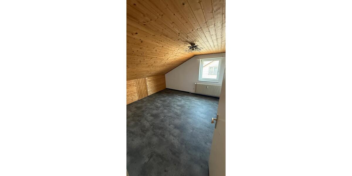 Dachgeschoßwohnung Weiden in der Oberpfalz - 2 Zimmer, 65 m&sup2;, 450&euro; | Angebot:26413853