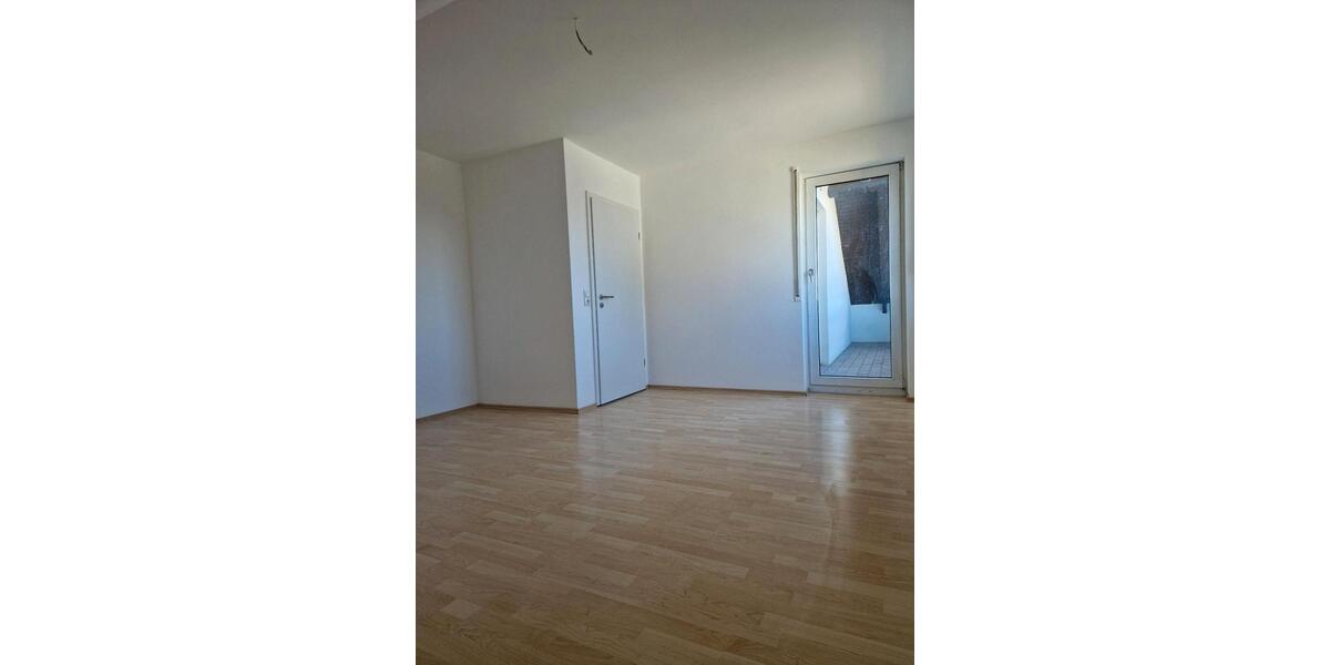 Dachgeschoßwohnung Hohenroth - 5 Zimmer, 90 m&sup2;, 600&euro; | Angebot:26468891