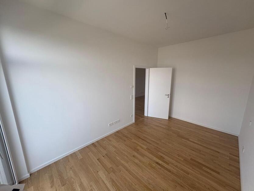 Neubau: 2,5-Zimmer-Wohnung in Aalen mit EBK, Balkon & Carport