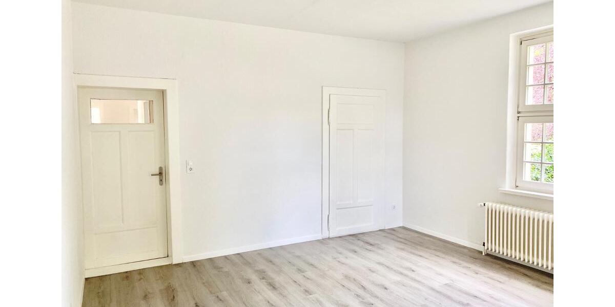 Renovierte Hochparterre Wohnung mit Einbauküche und Garagenstellplatz 4 zimmer