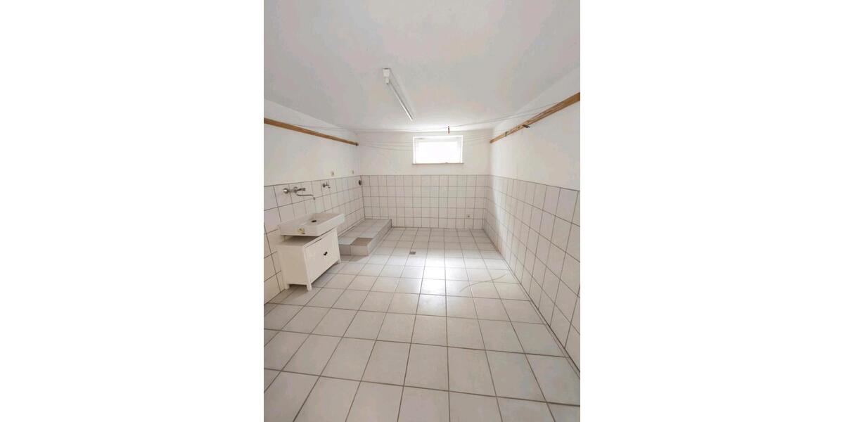 Dachgeschoßwohnung Bad Driburg - 4 Zimmer, 127 m&sup2;, 900&euro; | Angebot:25900234