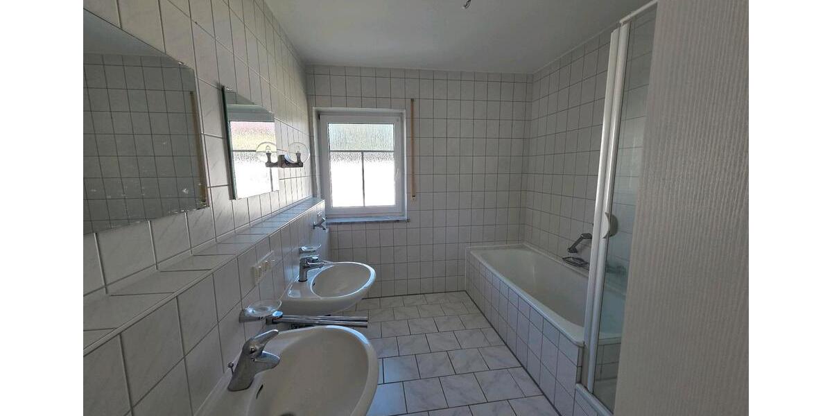 Etagenwohnung Untergriesbach - 3 Zimmer, 88 m&sup2;, 1.000&euro; | Angebot:26284487