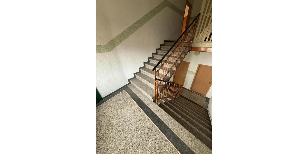 Dachgeschoßwohnung Limbach-Oberfrohna Oberfrohna - 4 Zimmer, 80 m&sup2;, 400&euro; | Angebot:26181505