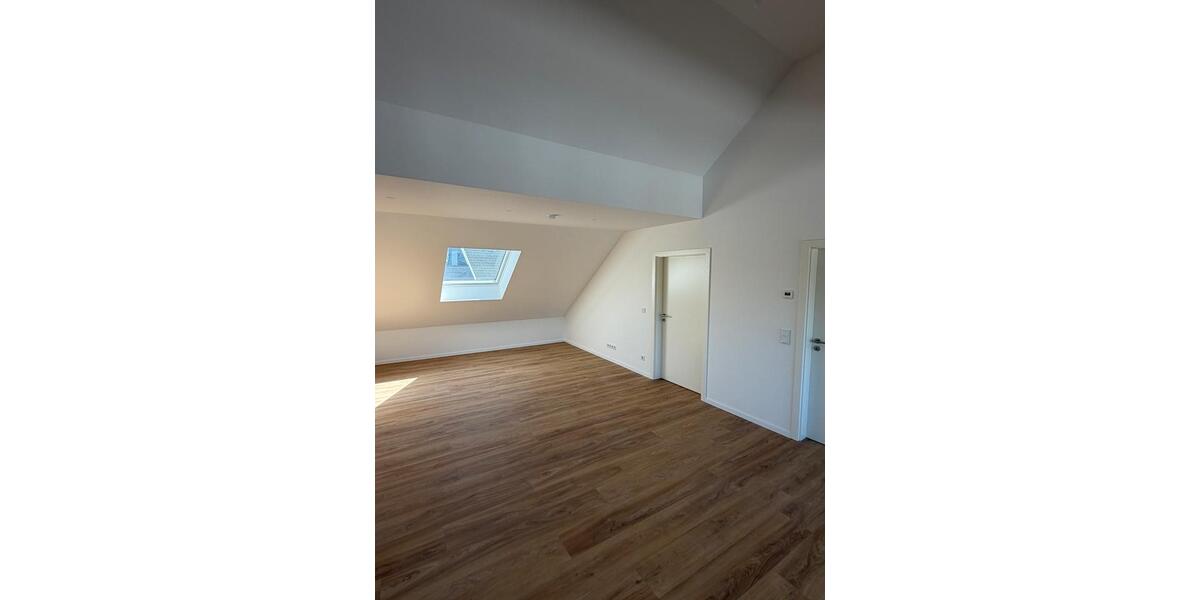 Dachgeschoßwohnung Mönchengladbach Süd - 3 Zimmer, 97 m&sup2;, 1.500&euro; | Angebot:26101906