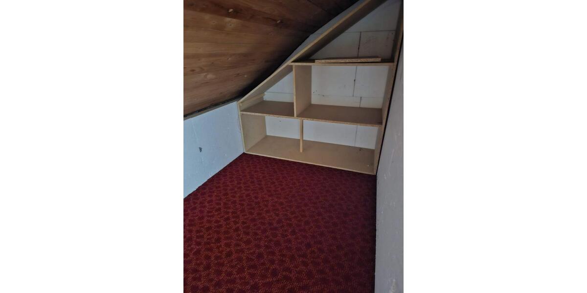 Sehr ruhige 2 Zimmer Dachgeschosswohnung 2 zimmer