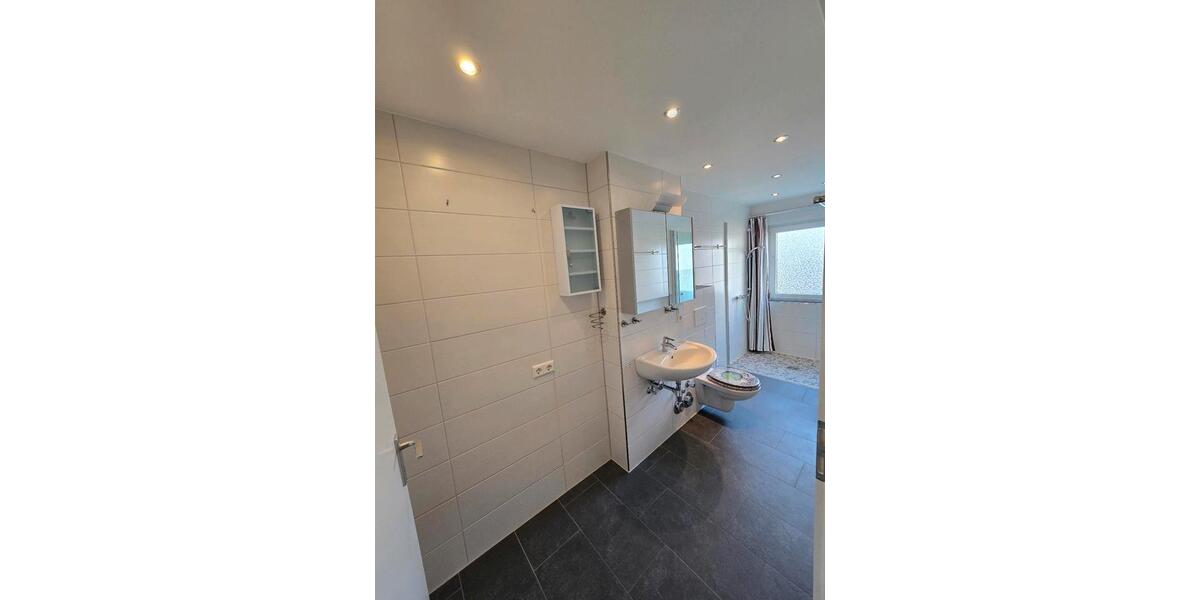 Helle renovierte 3-Zimmer-Wohnung mit Balkon 3 zimmer