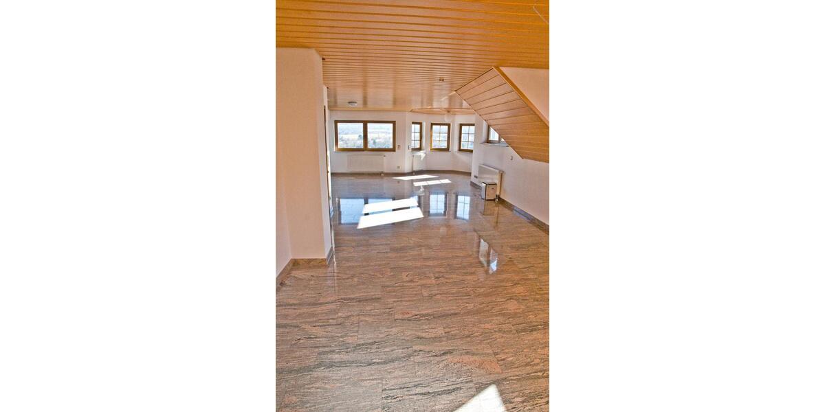 Dachgeschoßwohnung Straubenhardt - 2 Zimmer, 94 m&sup2;, 989&euro; | Angebot:25976196