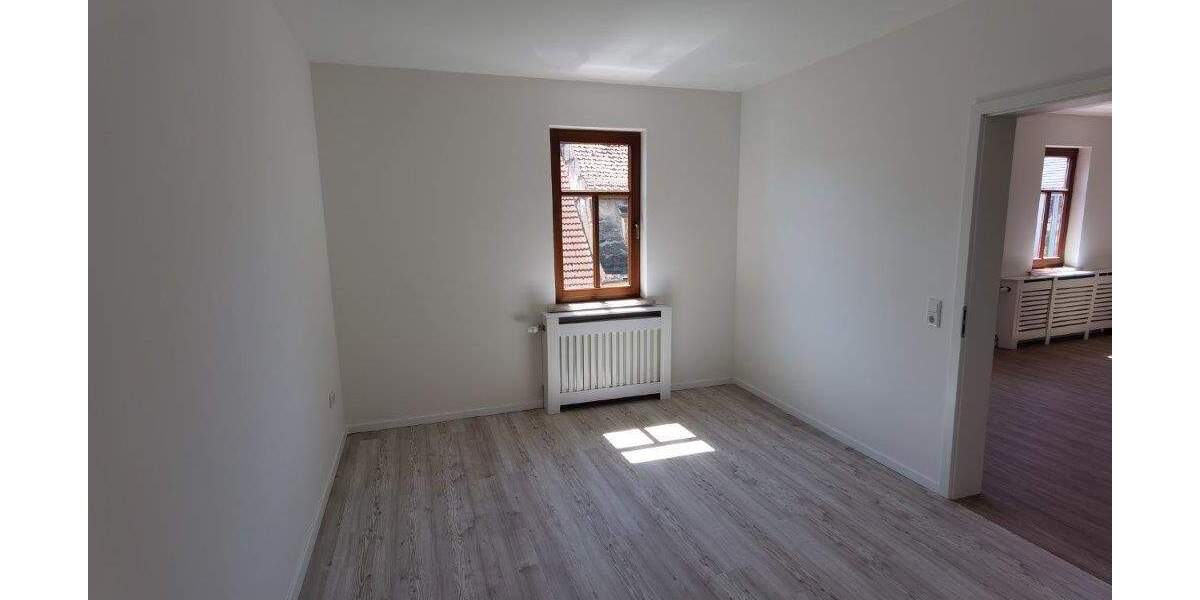 Etagenwohnung Hildburghausen - 4 Zimmer, 115 m&sup2;, 680&euro; | Angebot:25798640