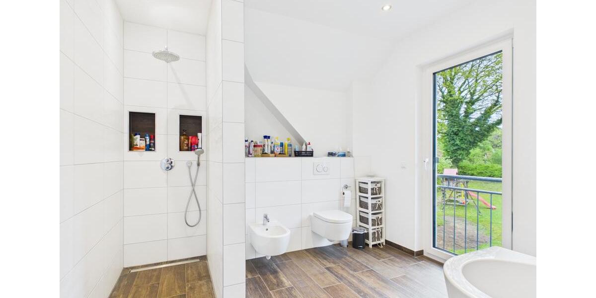 Einfamilienhaus Zeven - 8 Zimmer, 180 m&sup2;, 1.700&euro; | Angebot:26551997