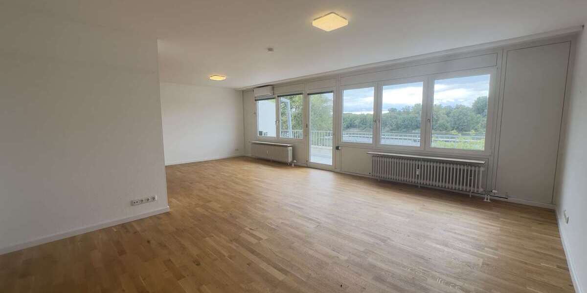 Etagenwohnung Wiesbaden Biebrich - 3 Zimmer, 100 m&sup2;, 1.650&euro; | Angebot:26042929