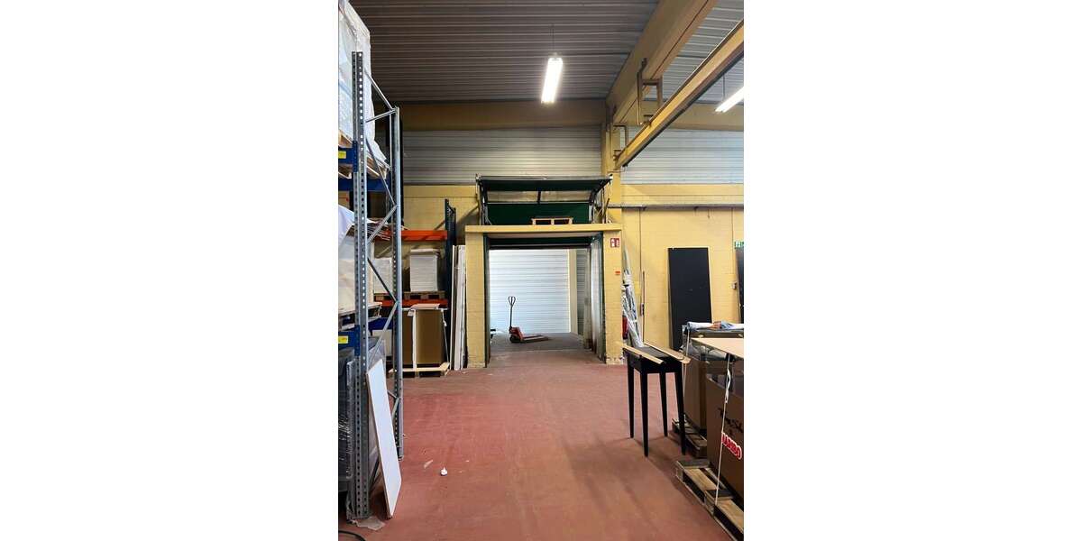 Lagerhalle mit überdachter Ladezone und großem Außenbereich. - Gewerbeobjekt Lübbecke | Angebot:27254315