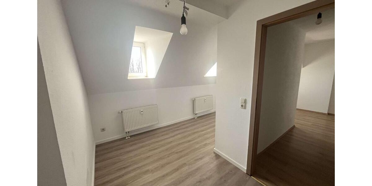 Dachgeschoßwohnung Reichenbach im Vogtland - 4 Zimmer, 77 m&sup2;, 420&euro; | Angebot:26168702