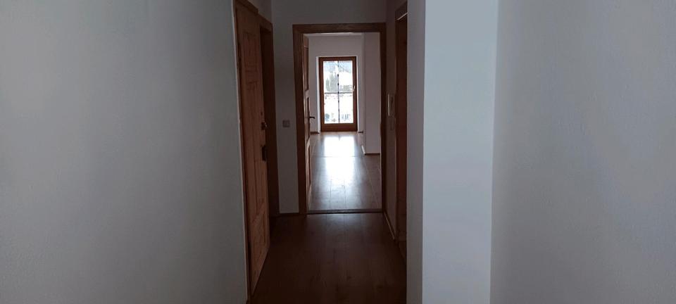 Dachgeschoßwohnung Söchtenau - 3 Zimmer, 77 m&sup2;, 1.180&euro; | Angebot:25022787