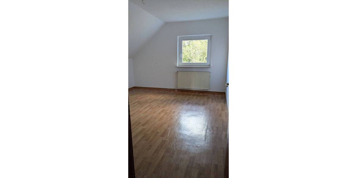 Etagenwohnung Wietze - 3 Zimmer, 98 m&sup2;, 600&euro; | Angebot:25983407