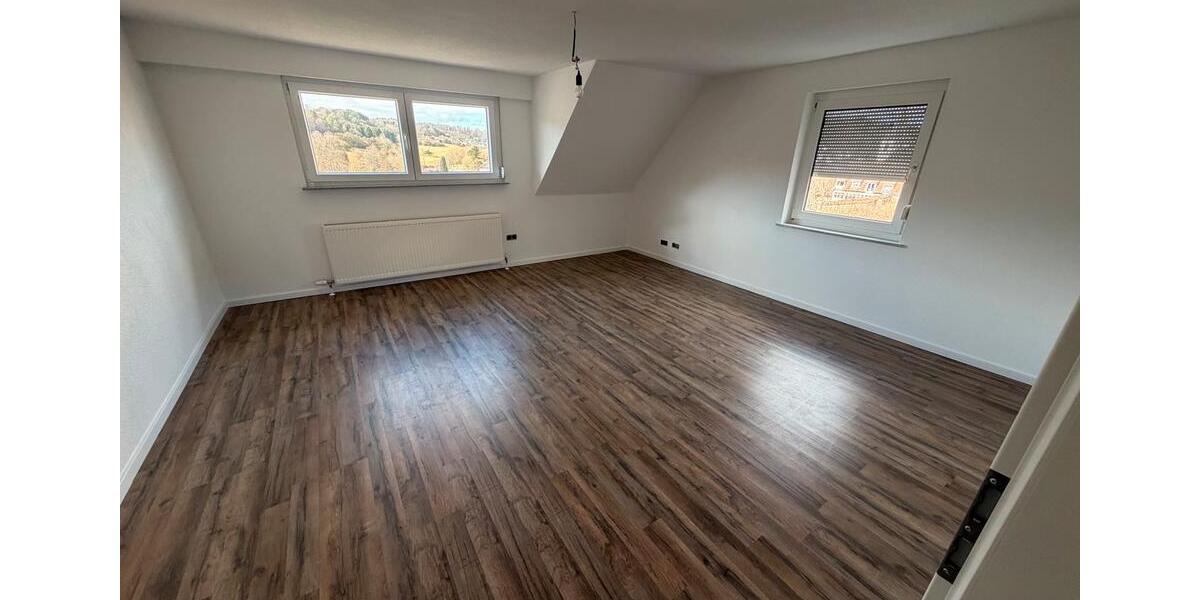 Dachgeschoßwohnung Aidlingen - 3.5 Zimmer, 85 m&sup2;, 1.300&euro; | Angebot:25547177