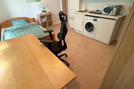 Voll Möbliertes Zimmer mit eigener Küche & Bad zimmer