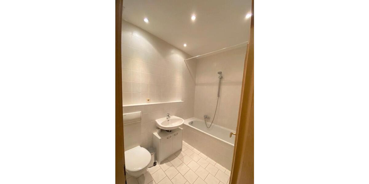 Etagenwohnung Halle (Saale) - 1 Zimmer, 38 m&sup2;, 400&euro; | Angebot:26662619