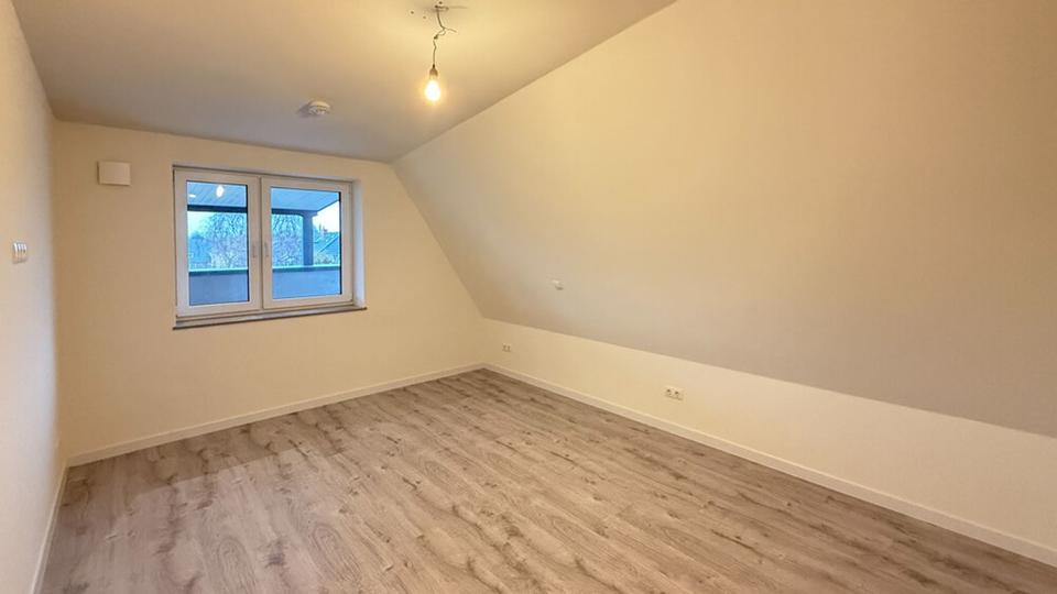 Dachgeschoßwohnung Kiel Friedrichsort - 3 Zimmer, 98 m&sup2;, 1.900&euro; | Angebot:25961716