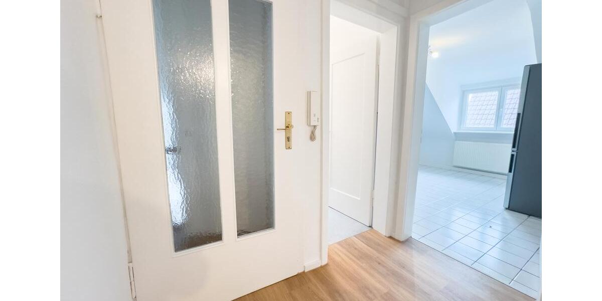 Dachgeschoßwohnung Stuttgart Bad Cannstatt - 3 Zimmer, 75 m&sup2;, 990&euro; | Angebot:26355327