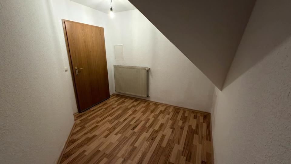 Dachgeschoßwohnung Volkmarsen - 4 Zimmer, 103 m&sup2;, 650&euro; | Angebot:23431611