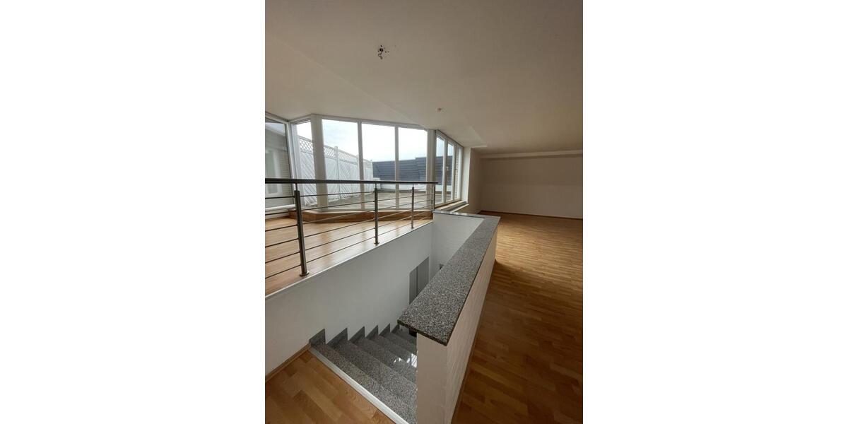 Dachgeschoßwohnung Moers - 3 Zimmer, 100 m&sup2;, 750&euro; | Angebot:22127287