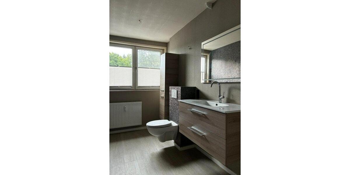 Dachgeschoßwohnung Bad Pyrmont - 5 Zimmer, 143 m&sup2;, 860&euro; | Angebot:26610283