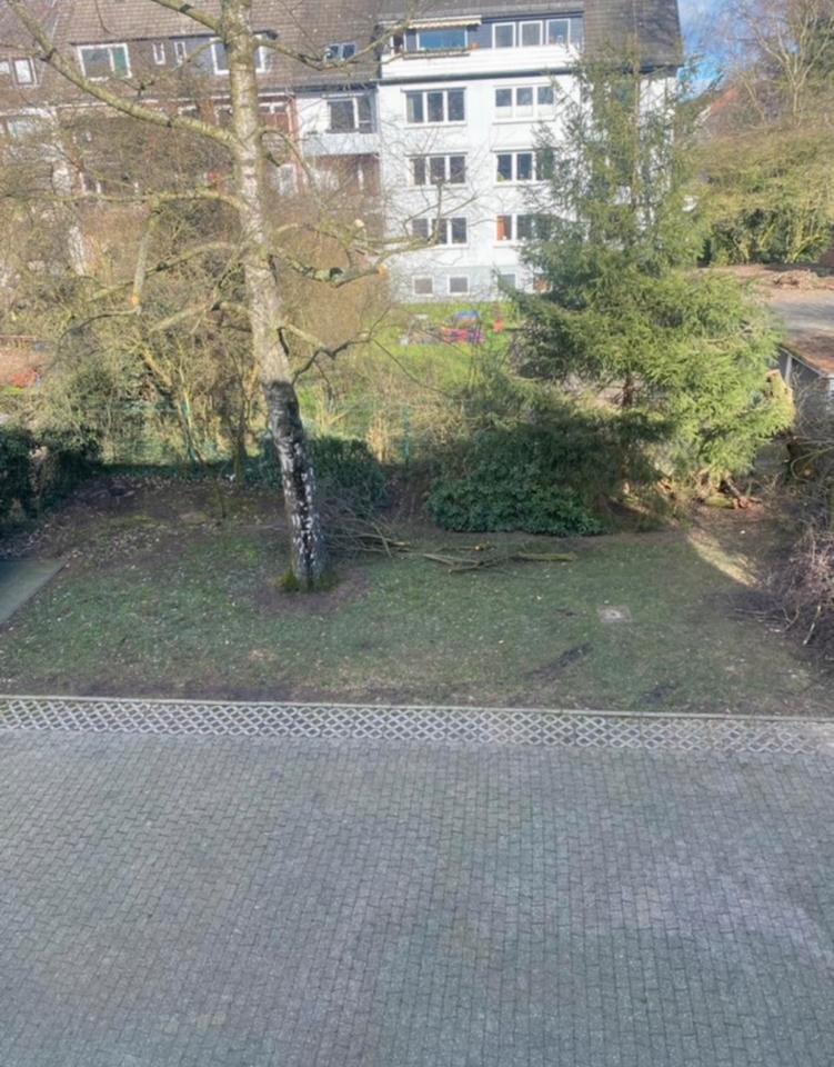 ANSPRECHENDE 3- Zimmer- Wohnung EBK, 2-MAL BALKON, GARAGE