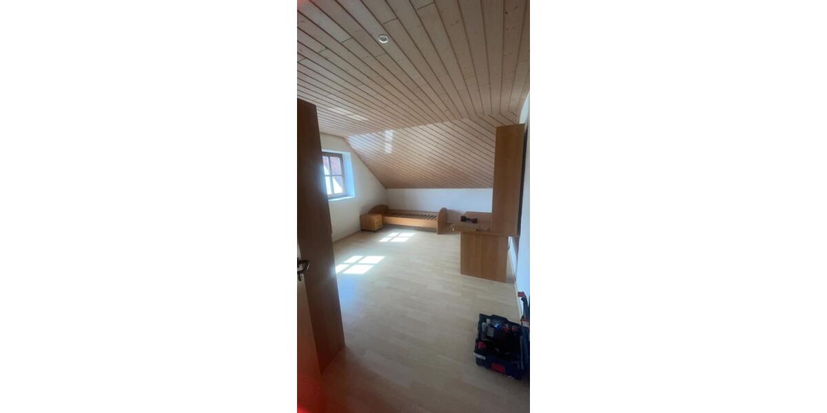 Helle 3 Zimmer DG Wohnung mit Gehobener Ausstattung 3 zimmer