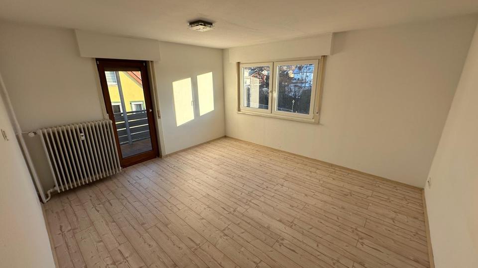 Sonn- und moderne 3-Zimmer Wohnung mit Balkon und Küche ab sofort 3 zimmer