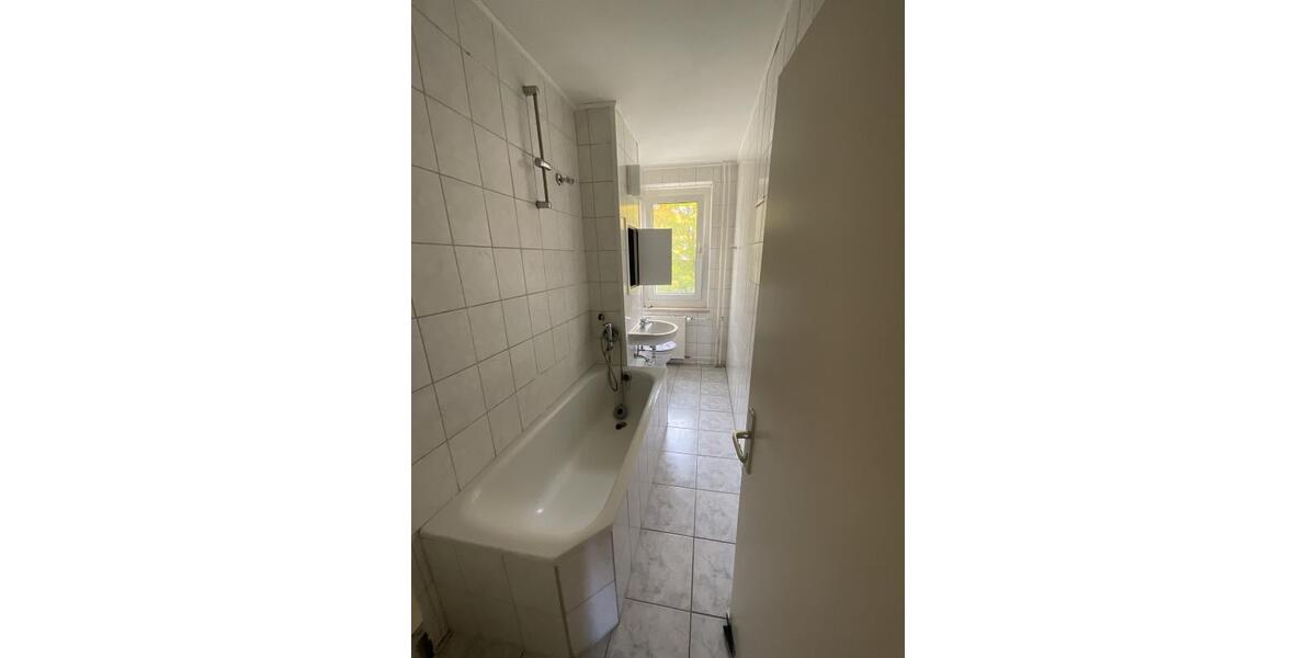 Etagenwohnung Suhl - 4 Zimmer, 75 m&sup2;, 543&euro; | Angebot:24256016