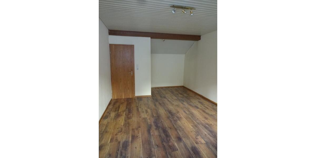 Etagenwohnung Würzburg Sanderau - 5 Zimmer, 134 m&sup2;, 480&euro; | Angebot:25749853