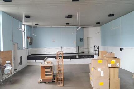 Kleine Halle mit Büro und Freifläche  vielseitig nutzbar zimmer