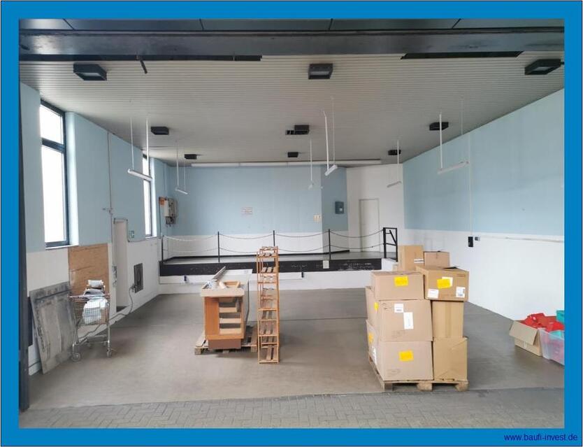 Kleine Halle mit Büro und Freifläche  vielseitig nutzbar zimmer