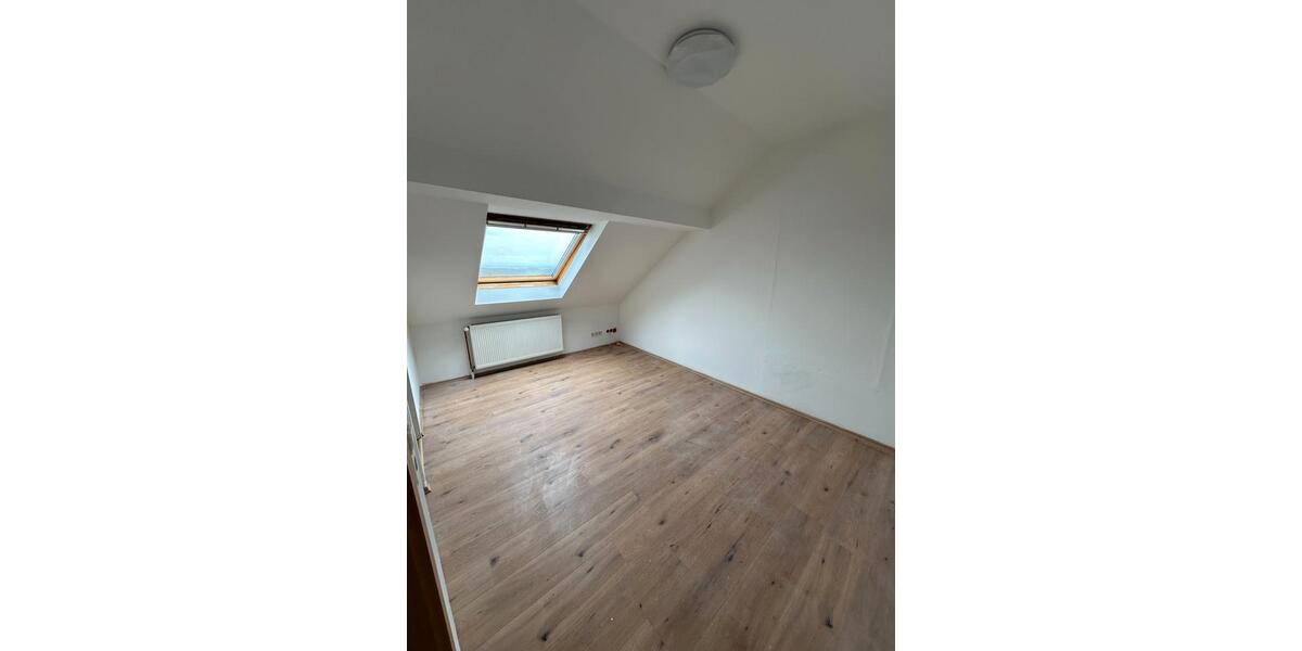 Dachgeschoßwohnung Biebertal - 3 Zimmer, 75 m&sup2;, 700&euro; | Angebot:26534373