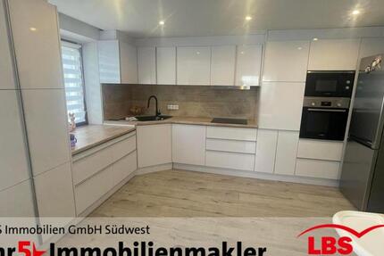 Komplett sanierte Wohnung in ruhiger Lage. 3 zimmer