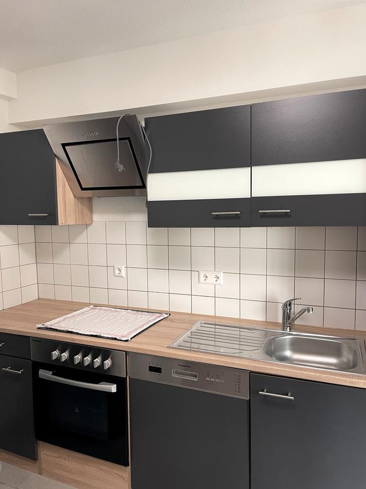 Renovierte 2-Zimmer TerassenWohnung in Stuttgart mit Carport