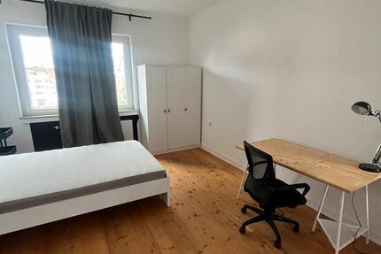 WG Zimmer mit Balkon in bester Lage 1 zimmer
