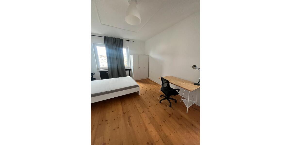 WG Zimmer mit Balkon in bester Lage 1 zimmer